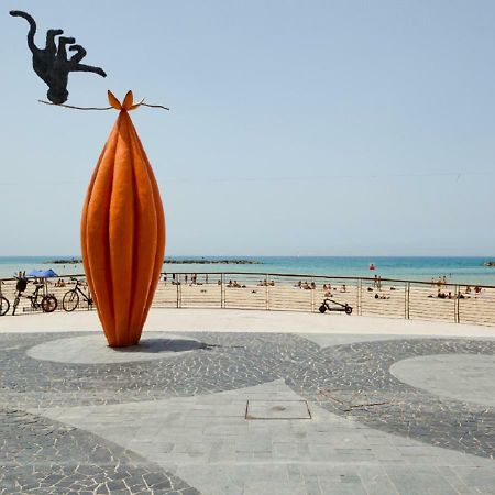 The Surfer'S Beach House Tel-Aviv Kültér fotó